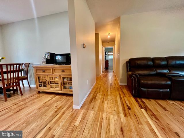 4 RUNNING BROOK RD W, Ewing, NJ 08638
