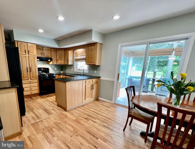 4 RUNNING BROOK RD W, Ewing, NJ 08638
