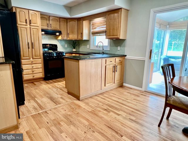 4 RUNNING BROOK RD W, Ewing, NJ 08638