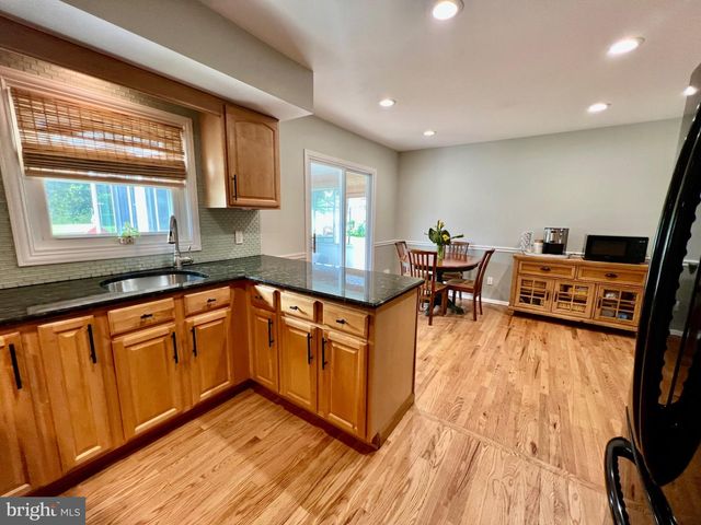 4 RUNNING BROOK RD W, Ewing, NJ 08638