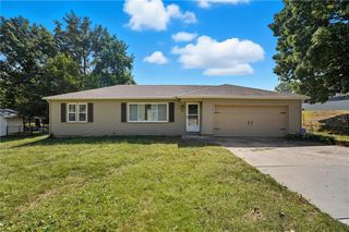 801 NE 76th Street, Gladstone, MO 64118
