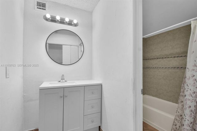 9682 Fontainebleau Blvd 306, Miami, FL 33172