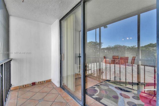 9682 Fontainebleau Blvd 306, Miami, FL 33172