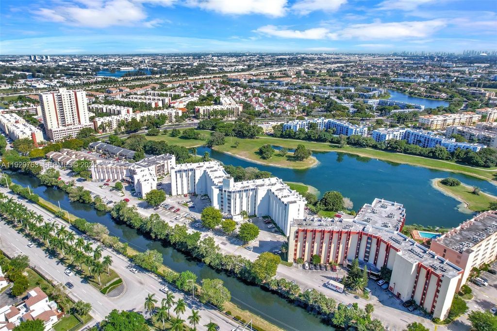 9682 Fontainebleau Blvd 306, Miami, FL 33172