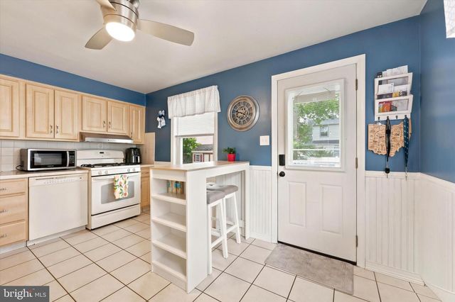 412 HAZEL AVE, Folsom, PA 19033