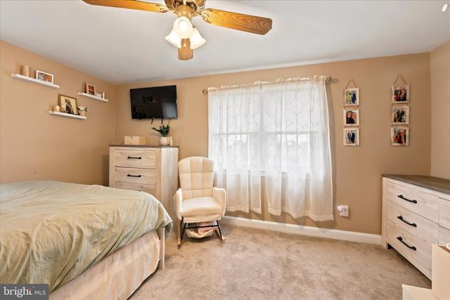 412 HAZEL AVE, Folsom, PA 19033