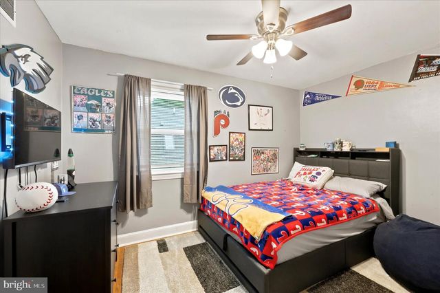 412 HAZEL AVE, Folsom, PA 19033
