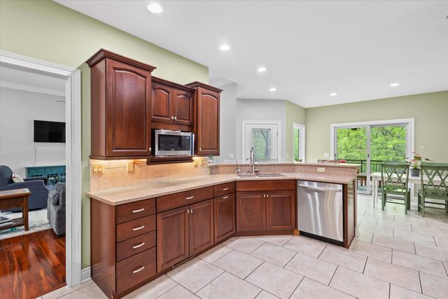 4415 E RAVENS RIDGE DR, Columbia, MO 65201