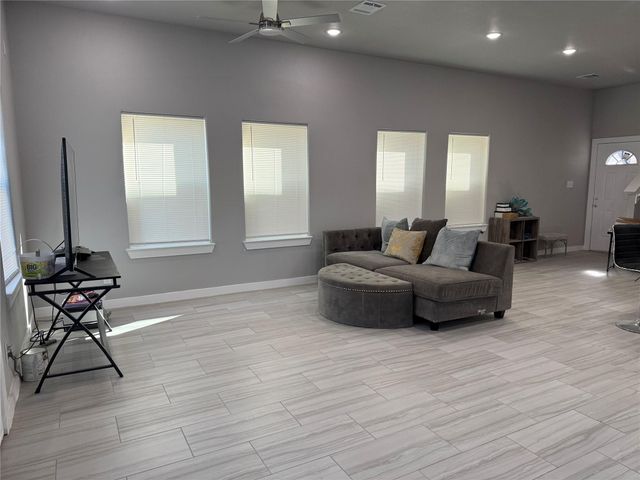 215 S 7 Th Street S, Beasley, TX 77417