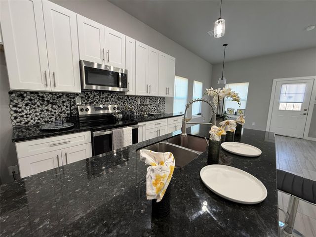 215 S 7 Th Street S, Beasley, TX 77417