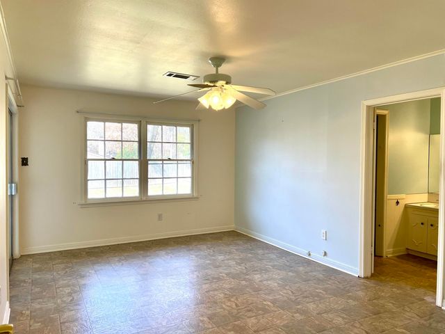 1601 Auburn Dr., Longview, TX 75601