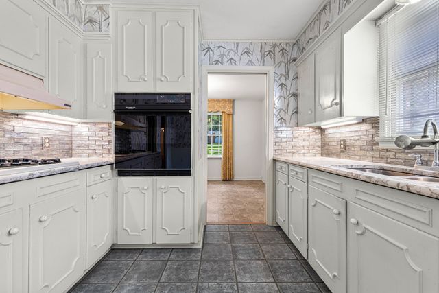 1601 Auburn Dr., Longview, TX 75601