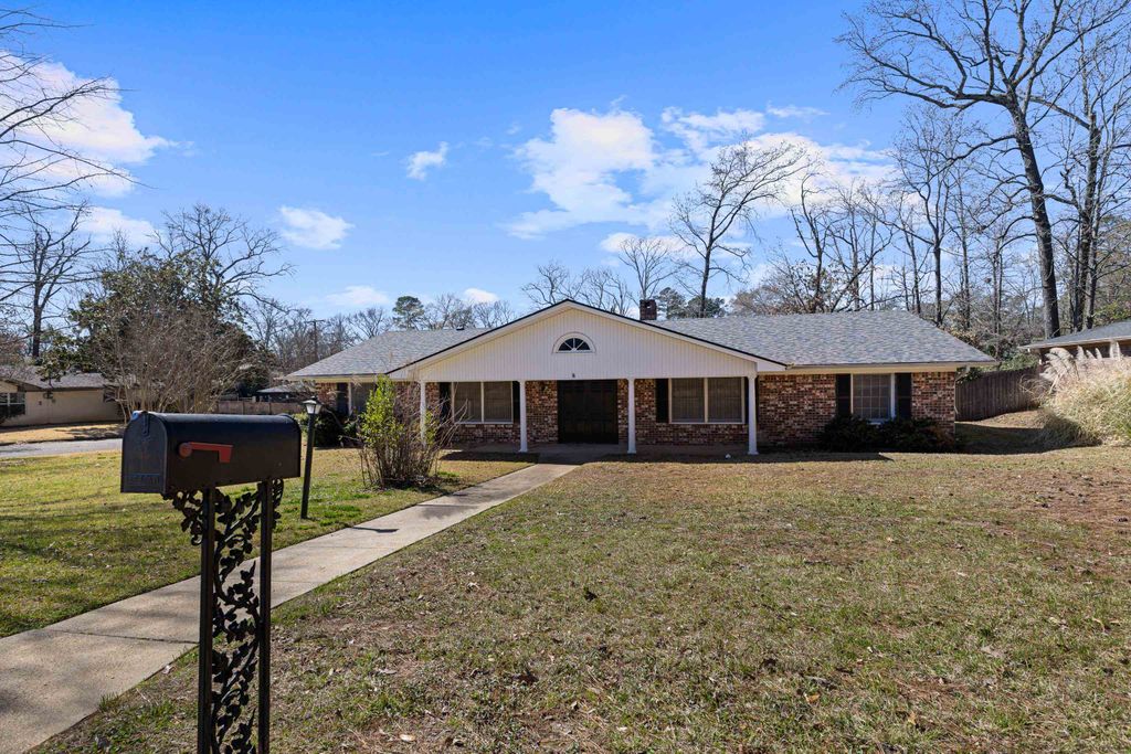 1601 Auburn Dr., Longview, TX 75601