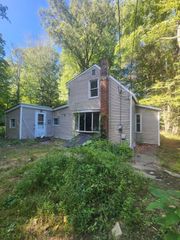 64 1/2 Wallace Avenue, Auburn, MA 01501