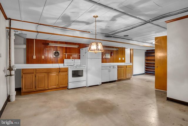 301 E ELM AVE, Hanover, PA 17331