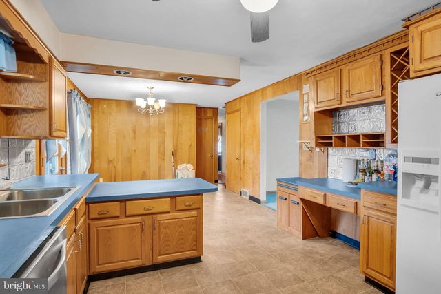 301 E ELM AVE, Hanover, PA 17331