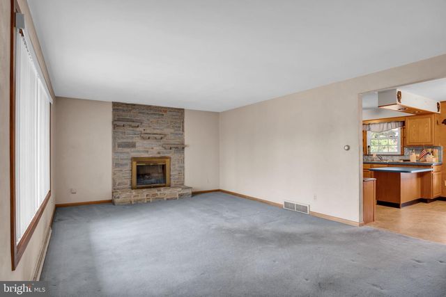 301 E ELM AVE, Hanover, PA 17331