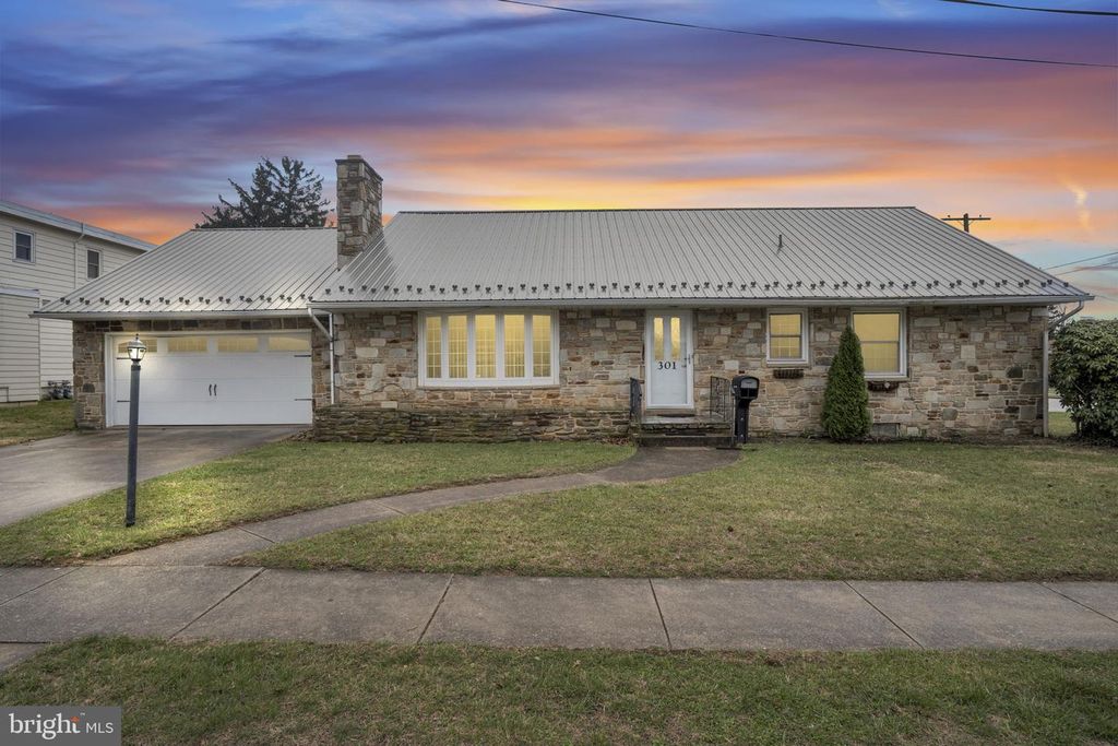 301 E ELM AVE, Hanover, PA 17331