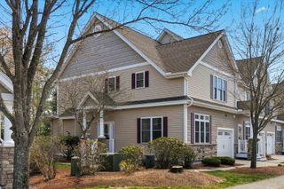 4 Manor Dr # A, Hooksett, NH 03106