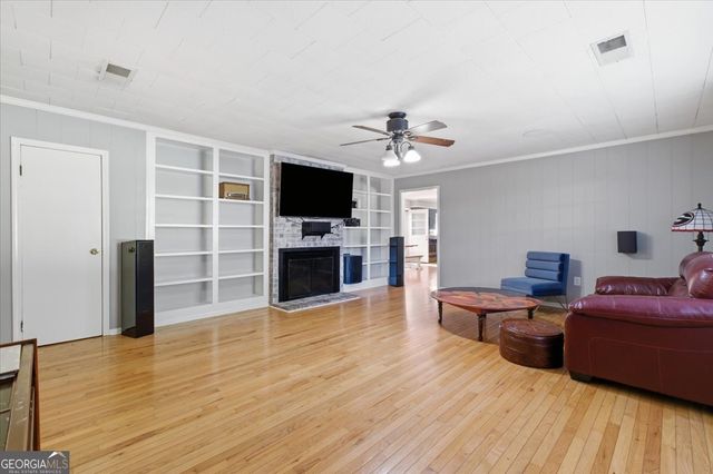112 Pine Street SW, Calhoun, GA 30701
