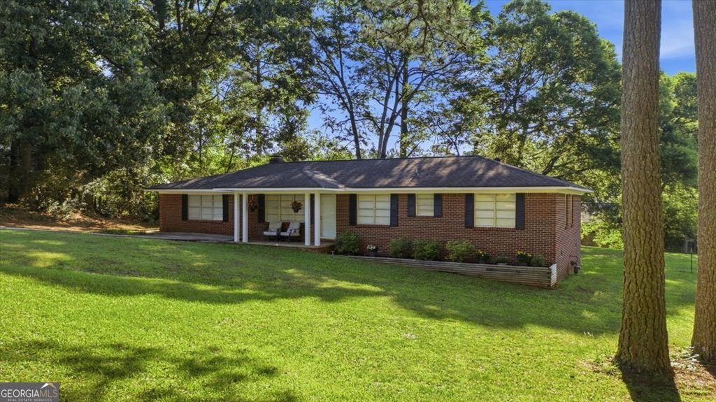 112 Pine Street SW, Calhoun, GA 30701