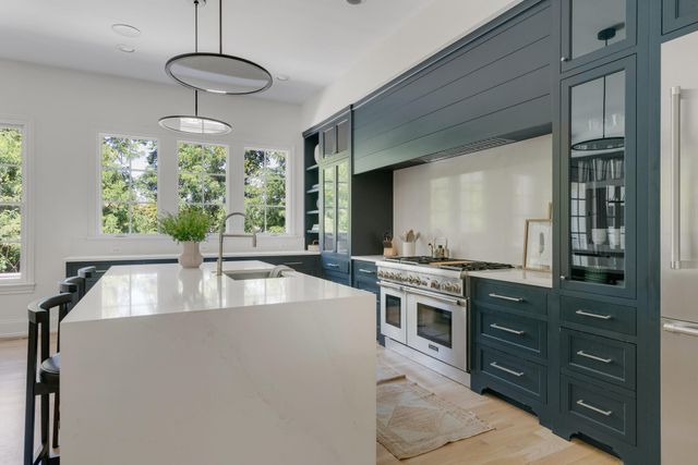 956 Battery Ln, Nashville, TN 37220