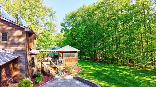 29 Valley View Road, Bloomingburg, NY 12721