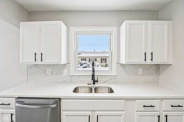 89 S 8th Avenue, Beech Grove, IN 46107