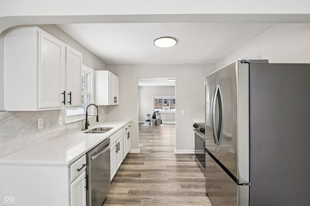 89 S 8th Avenue, Beech Grove, IN 46107