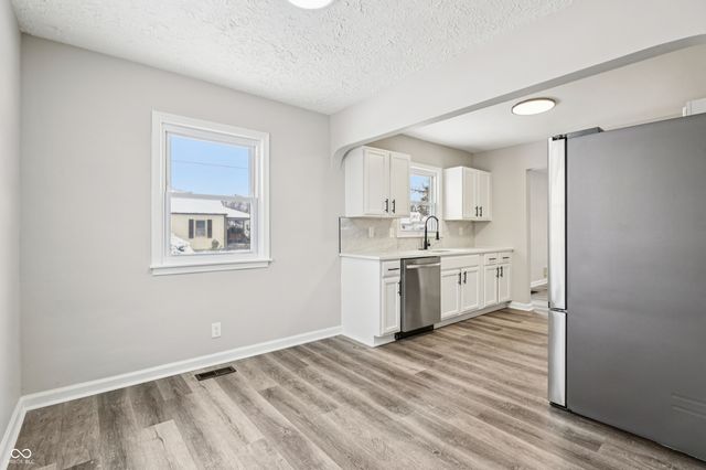 89 S 8th Avenue, Beech Grove, IN 46107