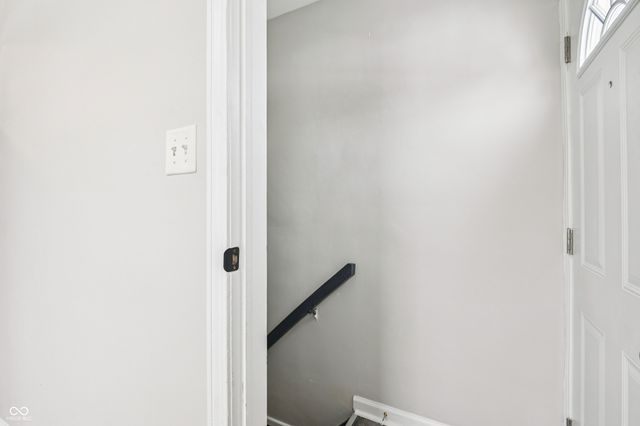 89 S 8th Avenue, Beech Grove, IN 46107