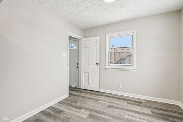 89 S 8th Avenue, Beech Grove, IN 46107