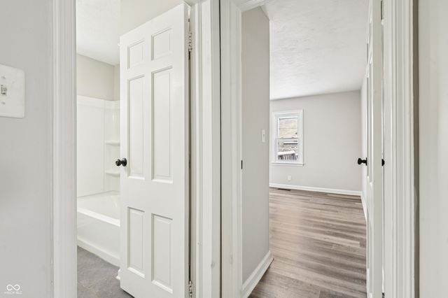 89 S 8th Avenue, Beech Grove, IN 46107