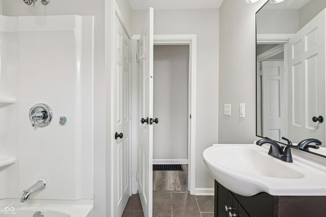 89 S 8th Avenue, Beech Grove, IN 46107