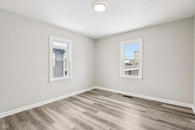 89 S 8th Avenue, Beech Grove, IN 46107