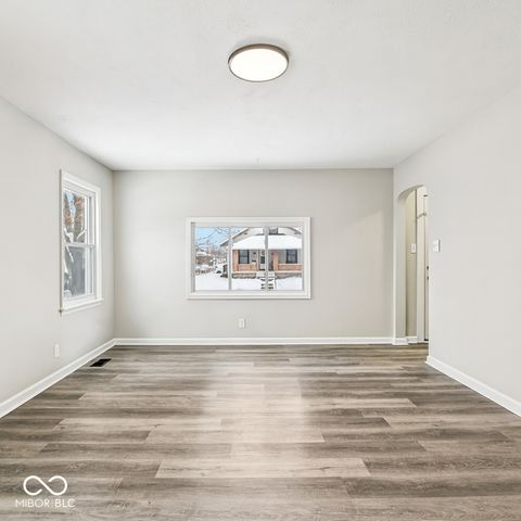 89 S 8th Avenue, Beech Grove, IN 46107