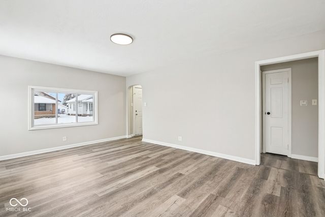 89 S 8th Avenue, Beech Grove, IN 46107