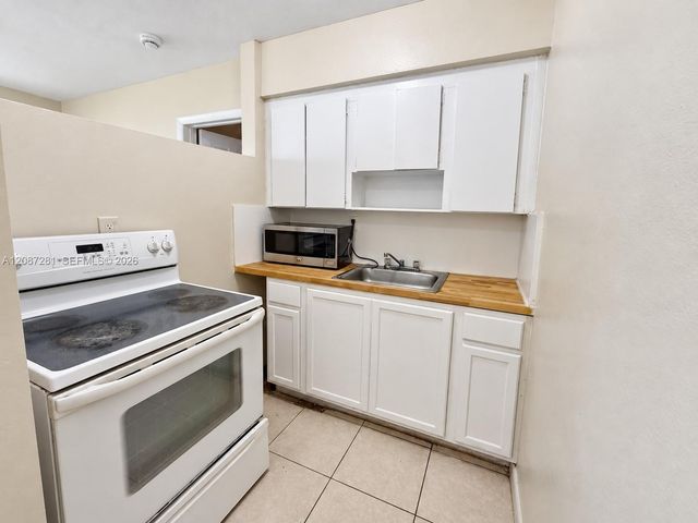 3639 SW 13th Court 4, Fort Lauderdale, FL 33312