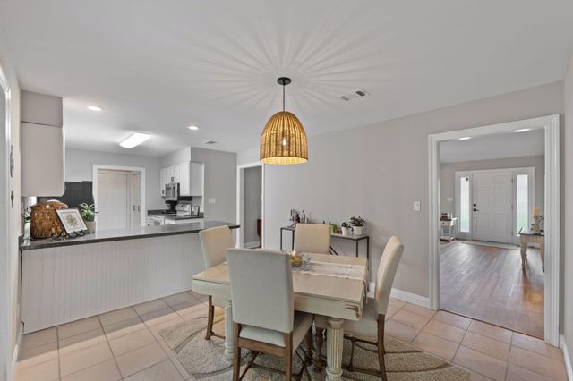 6561 Fern St Street, Navarre, FL 32566
