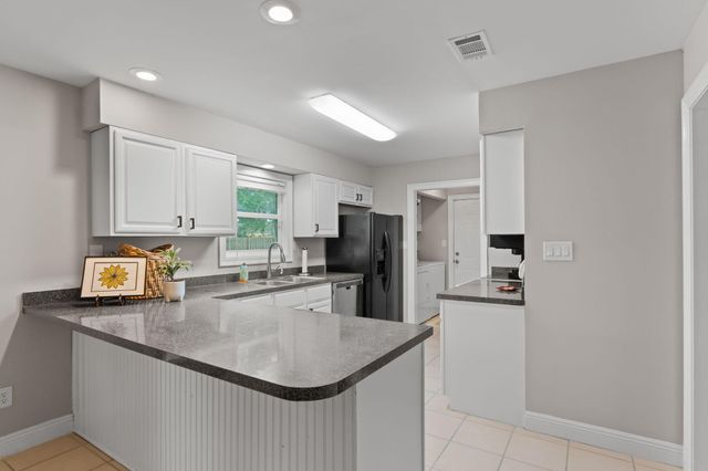 6561 Fern St Street, Navarre, FL 32566
