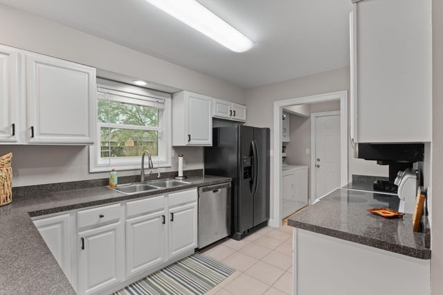 6561 Fern St Street, Navarre, FL 32566