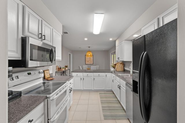 6561 Fern St Street, Navarre, FL 32566