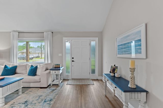 6561 Fern St Street, Navarre, FL 32566