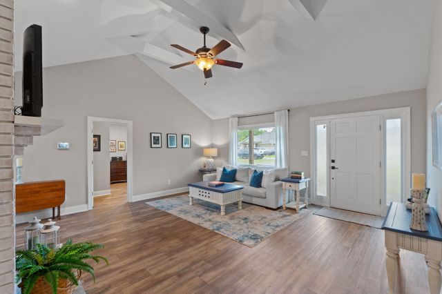 6561 Fern St Street, Navarre, FL 32566