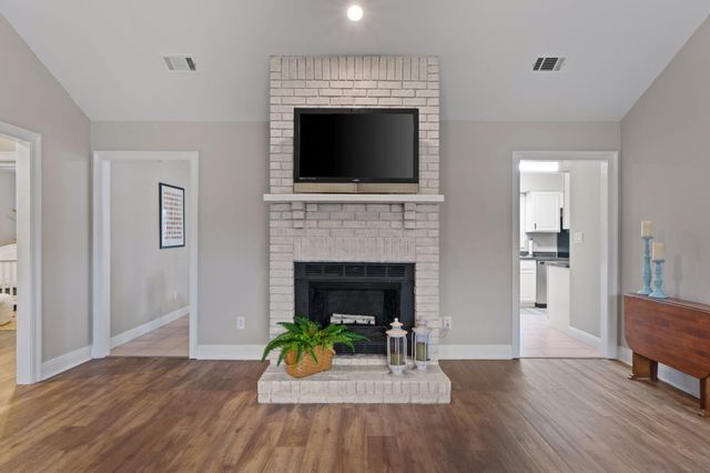 6561 Fern St Street, Navarre, FL 32566