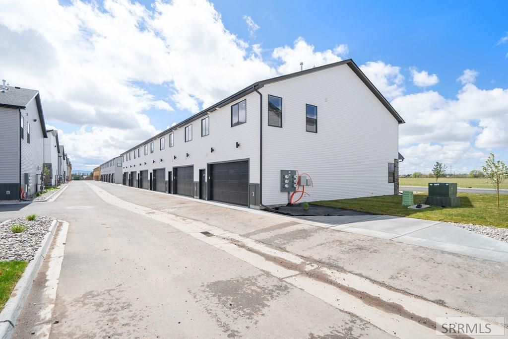 Image 13 of property listing at 743 Curlew Drive, Ammon, ID 83406