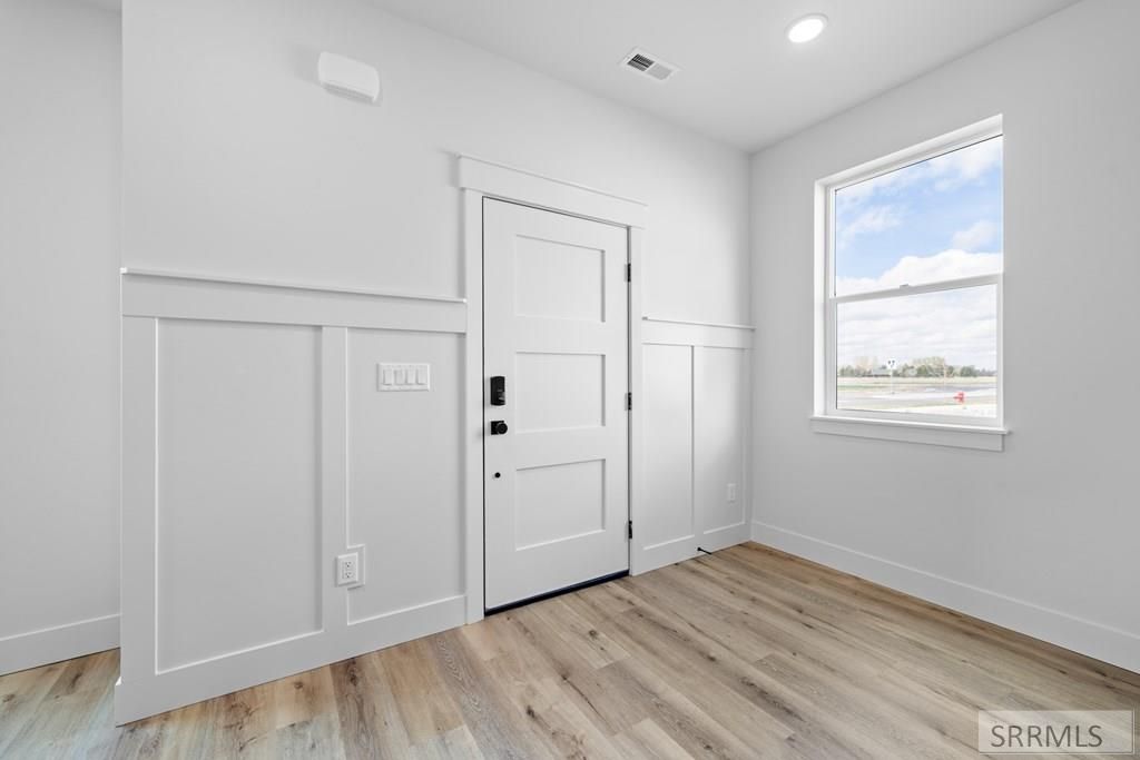 Image 17 of property listing at 743 Curlew Drive, Ammon, ID 83406