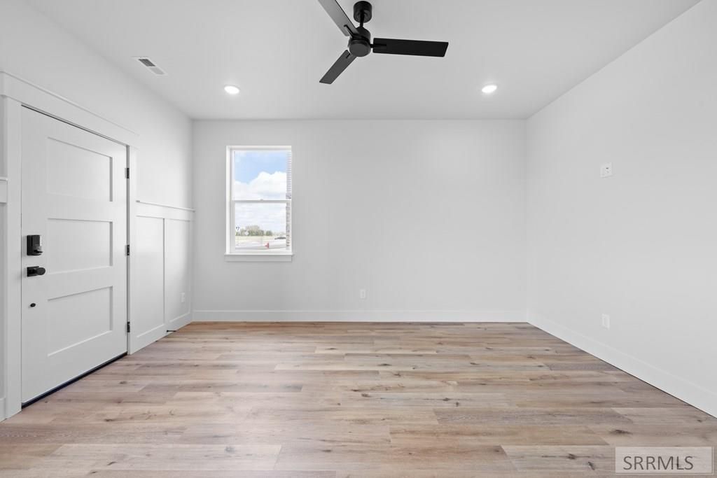 Image 19 of property listing at 743 Curlew Drive, Ammon, ID 83406