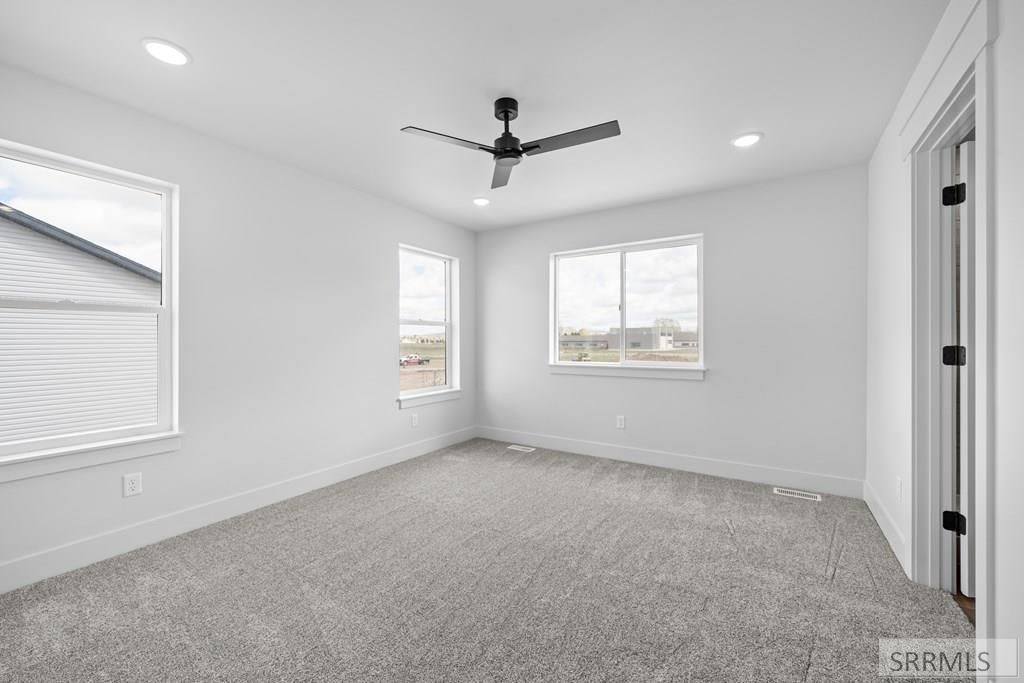 Image 36 of property listing at 743 Curlew Drive, Ammon, ID 83406