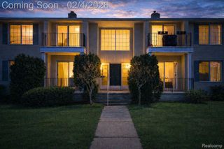 1935 Axtell Drive 3, Troy, MI 48084